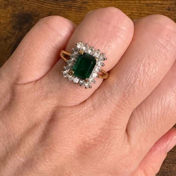 Vintage Emerald Green and Gold Halo Ring - Picture 3 of 14